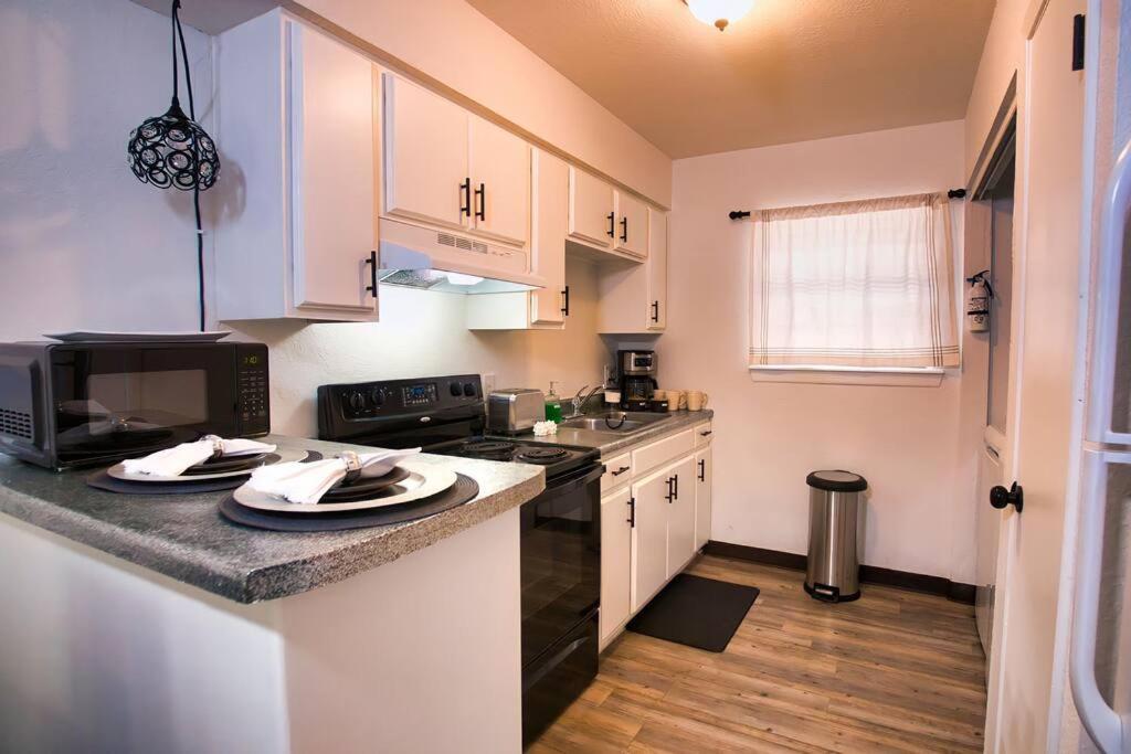 Chic & Cozy 2 Bedroom - 1 Bathroom - Rated Best Eagle Pass Exterior foto